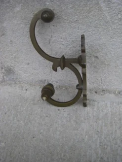Patère en bronze
