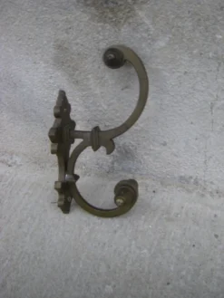 Patère en bronze