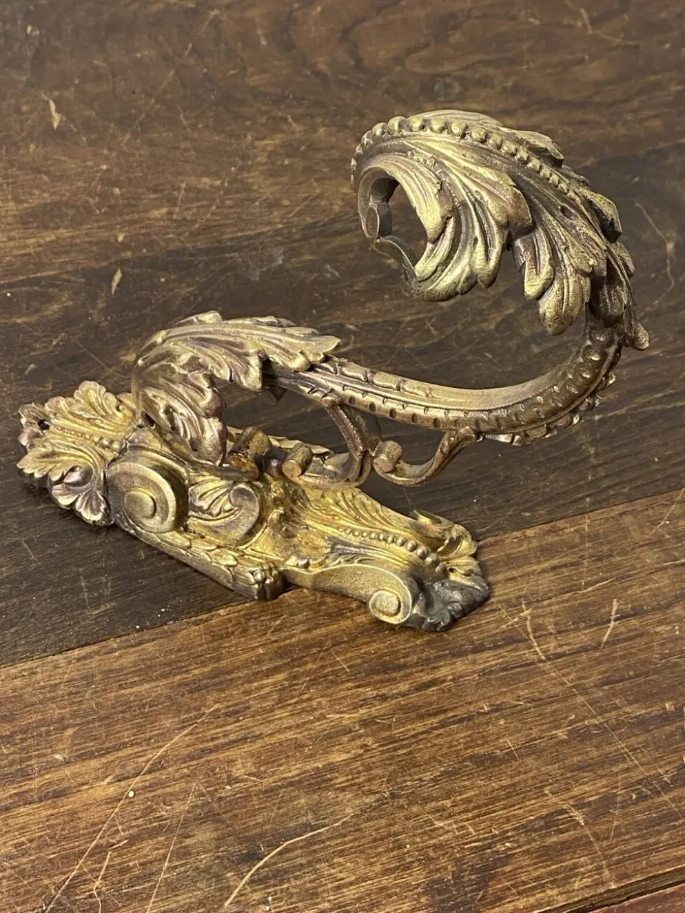 Patère en bronze, XIXe