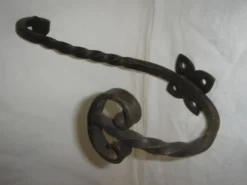 Patère en fer forgé vers 1970