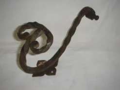 Patère en fer noir 1960