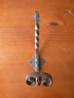 Patère en fer torsadé
