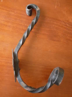 Patère en fer torsadé