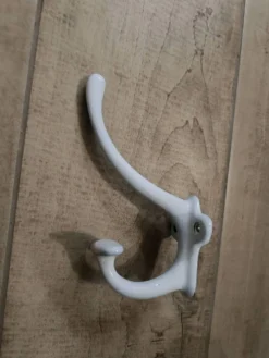 Patère en fonte émaillée