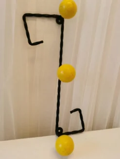 Patère en métal torsadé
