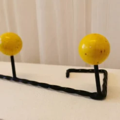 Patère en métal torsadé