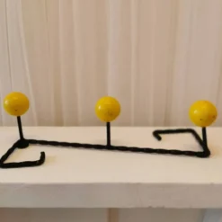 Patère en métal torsadé