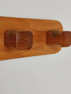 Patère en pin vintage – esprit Les Arcs, années 70