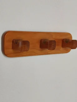 Patère en pin vintage – esprit Les Arcs, années 70