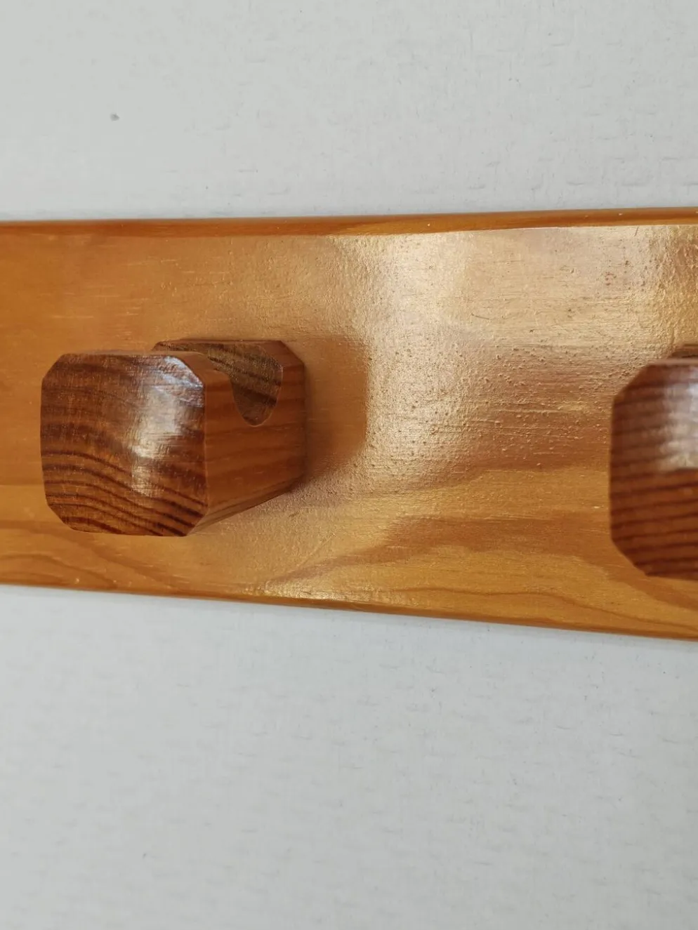 Patère en pin vintage – esprit Les Arcs, années 70