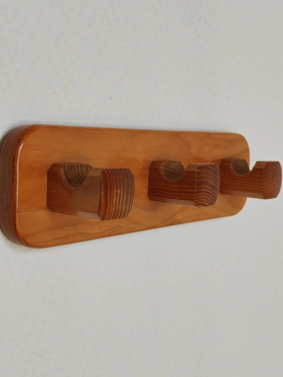 Patère en pin vintage – esprit Les Arcs, années 70