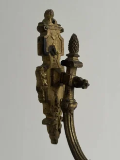 patère murale ancienne métal doré sculpté