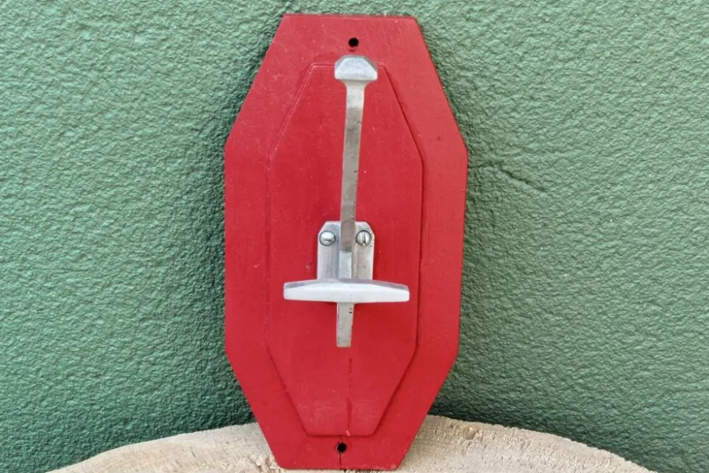 Patère murale en fonte d'aluminium et bois, années 50
