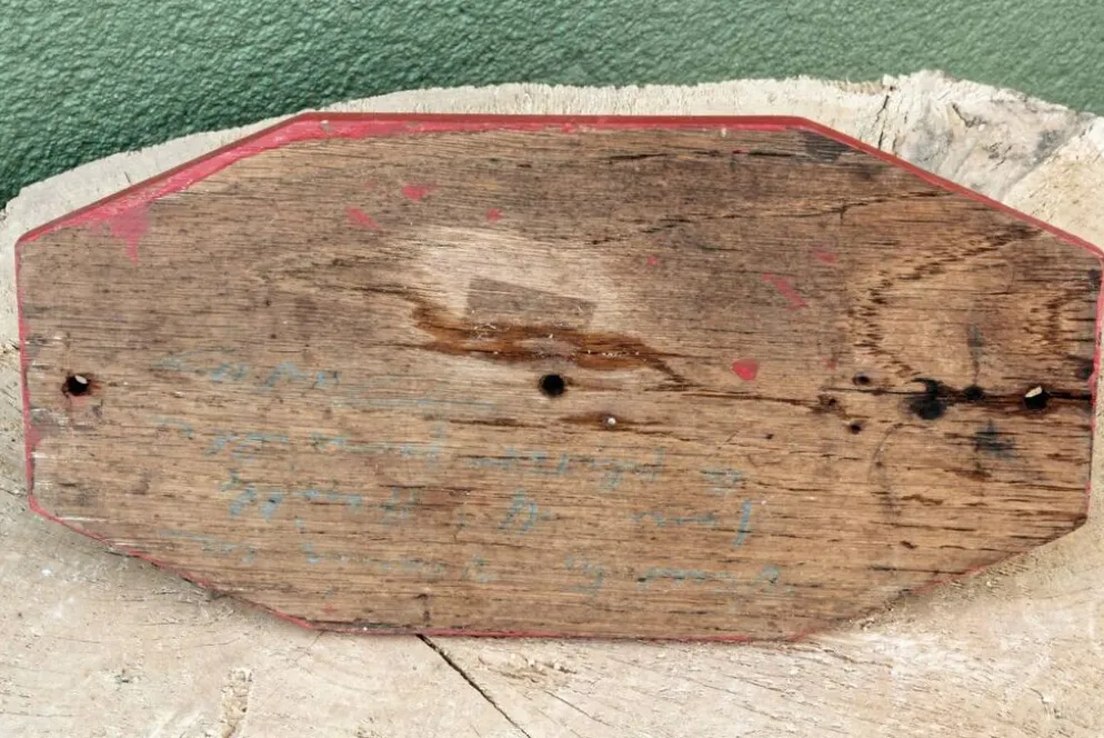 Patère murale en fonte d'aluminium et bois, années 50