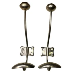 Patère murale vintage en métal – lot de 2 pièces.