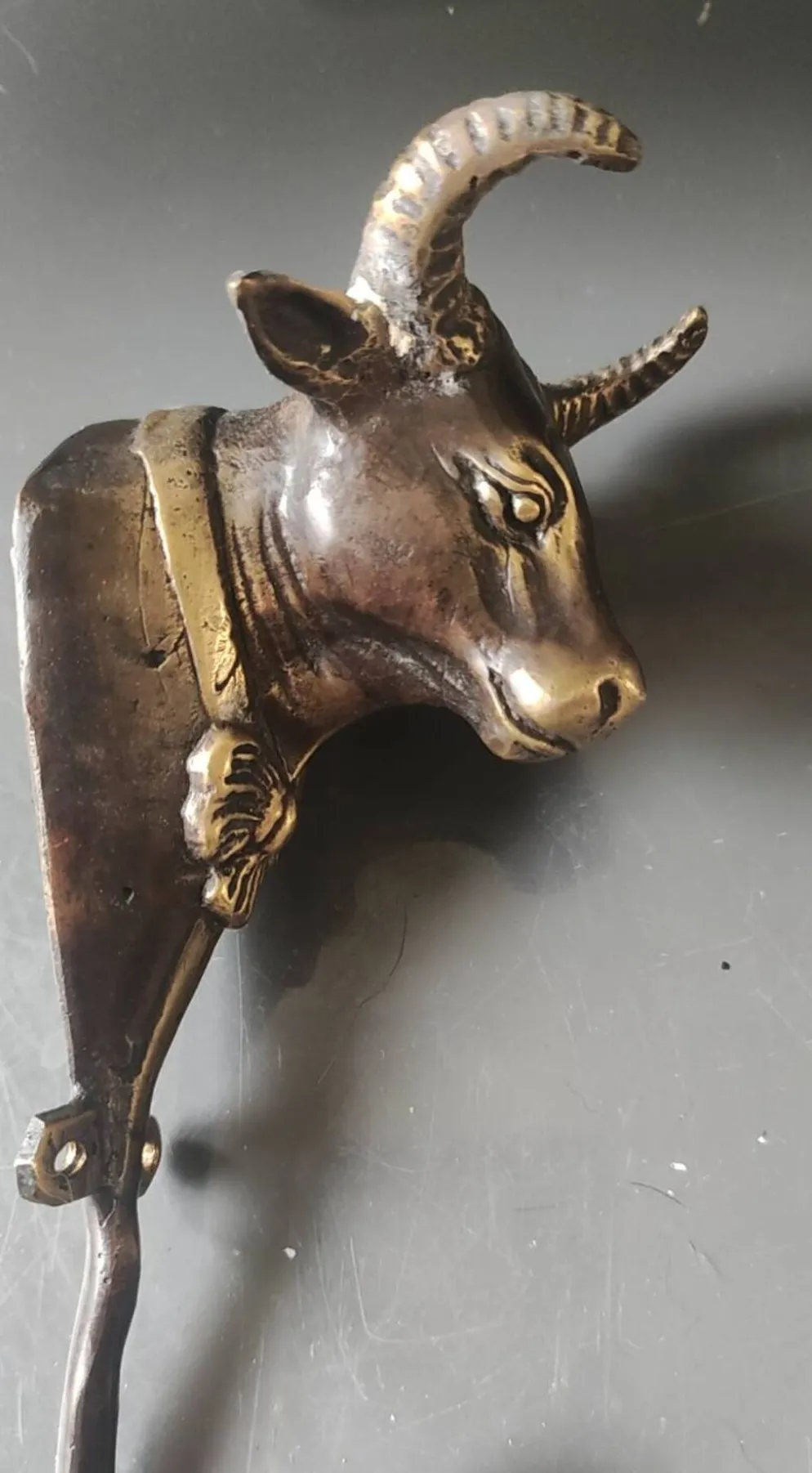 Patère mural Taureau en alliage métal patiné bronze