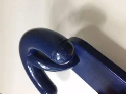 Patère porte manteau Arco bleu vintage design Italy Luigi Caramella