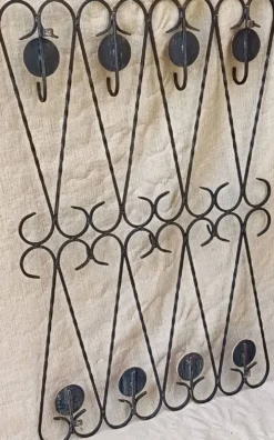 Patère, porte-manteau en fer forgé et céramique