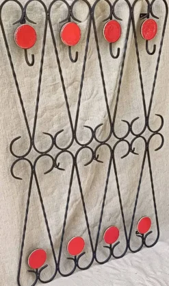 Patère, porte-manteau en fer forgé et céramique