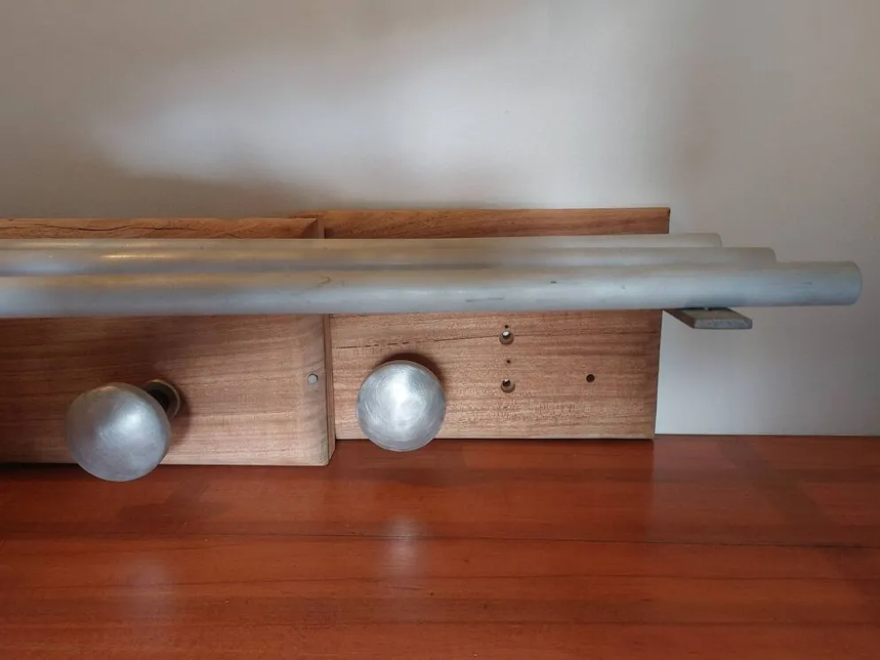 patère, porte-manteaux en bois aérogommé et métal