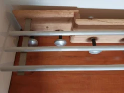 patère, porte-manteaux en bois aérogommé et métal