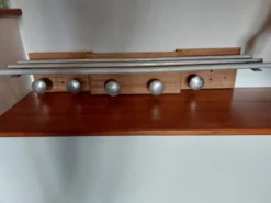 patère, porte-manteaux en bois aérogommé et métal