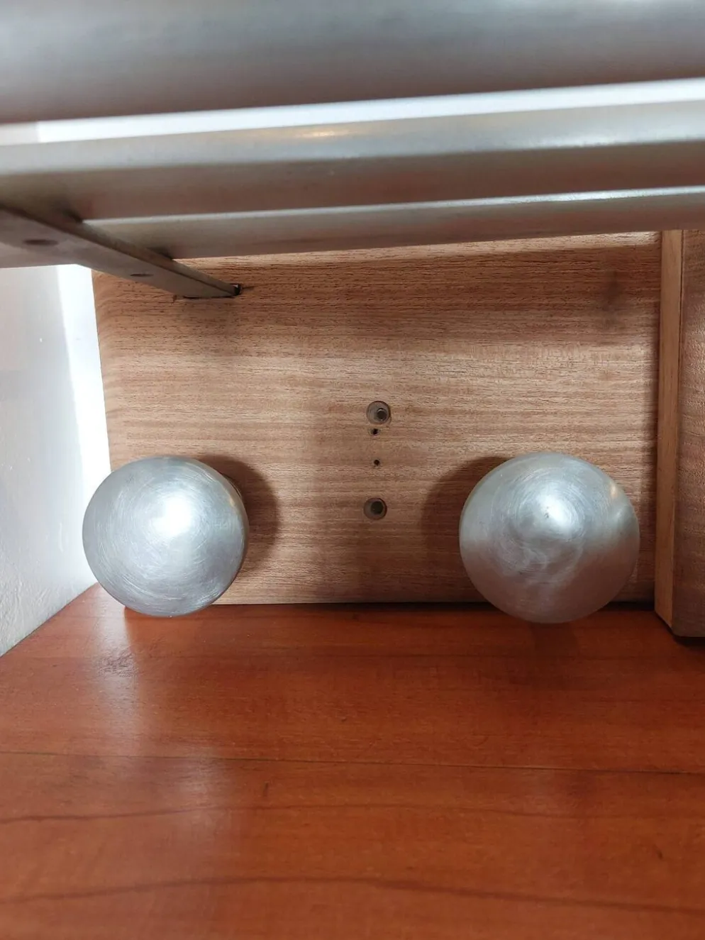patère, porte-manteaux en bois aérogommé et métal