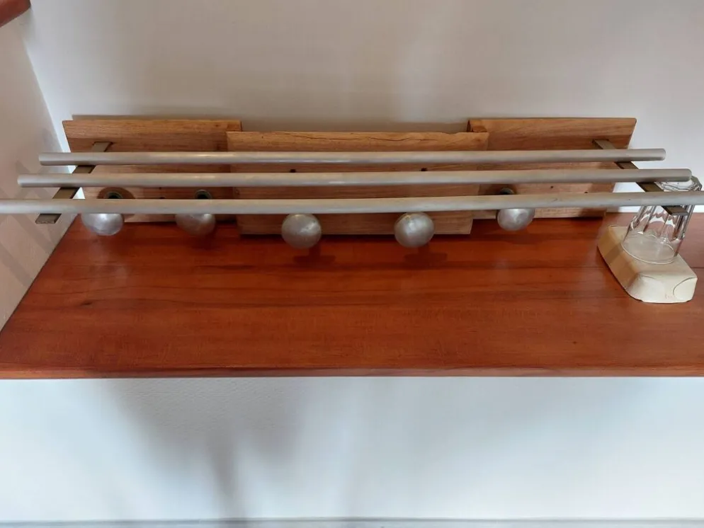 patère, porte-manteaux en bois aérogommé et métal