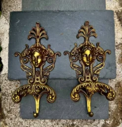 2 patères cariatides en laiton massif Art Nouveau Jugendstil