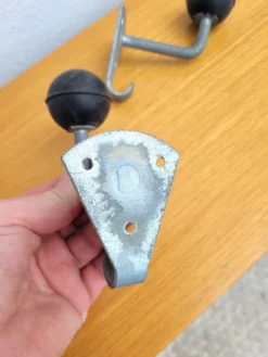 2 patères d'école anciennes