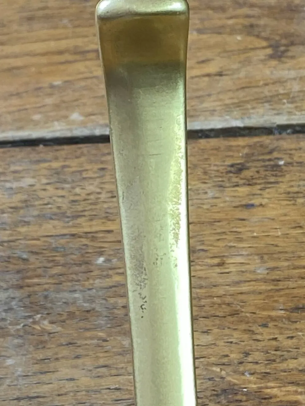 Patères en aluminium de couleur dorée