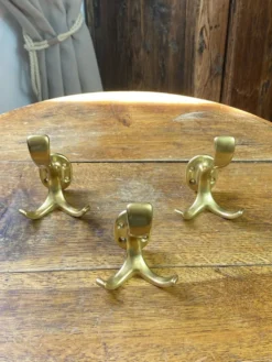 Patères en aluminium de couleur dorée