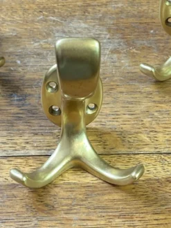 Patères en aluminium de couleur dorée