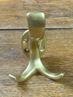 Patères en aluminium de couleur dorée