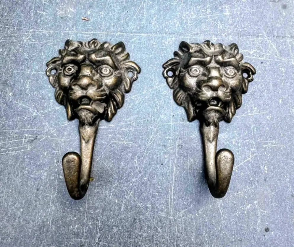 2 patères en laiton lion XIXe siècle