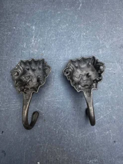 2 patères en laiton lion XIXe siècle