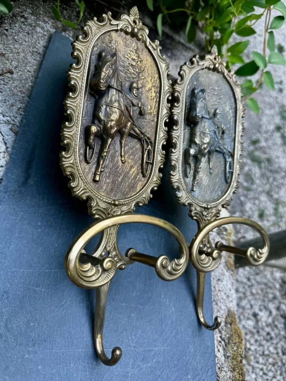 2 patères en laiton vintage