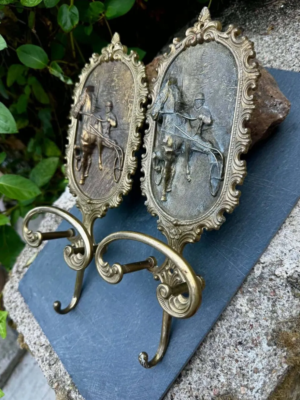 2 patères en laiton vintage