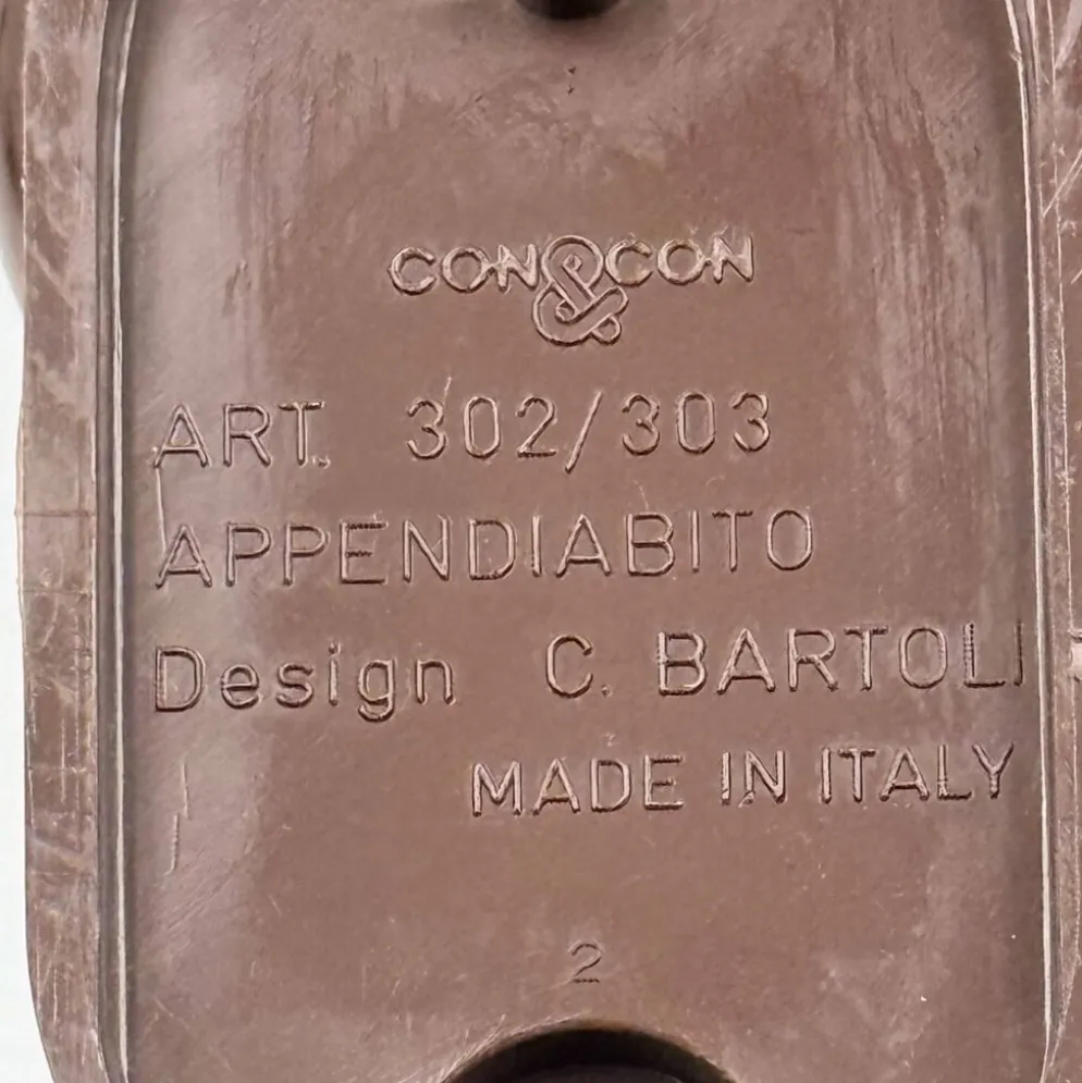 Patères en plastique brun design Carlo Bartoli pour Con et Con, Italie années 70