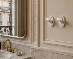 Patères en porcelaine blanche, années 50