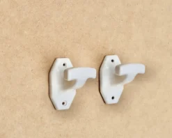 Patères en porcelaine blanche, années 50