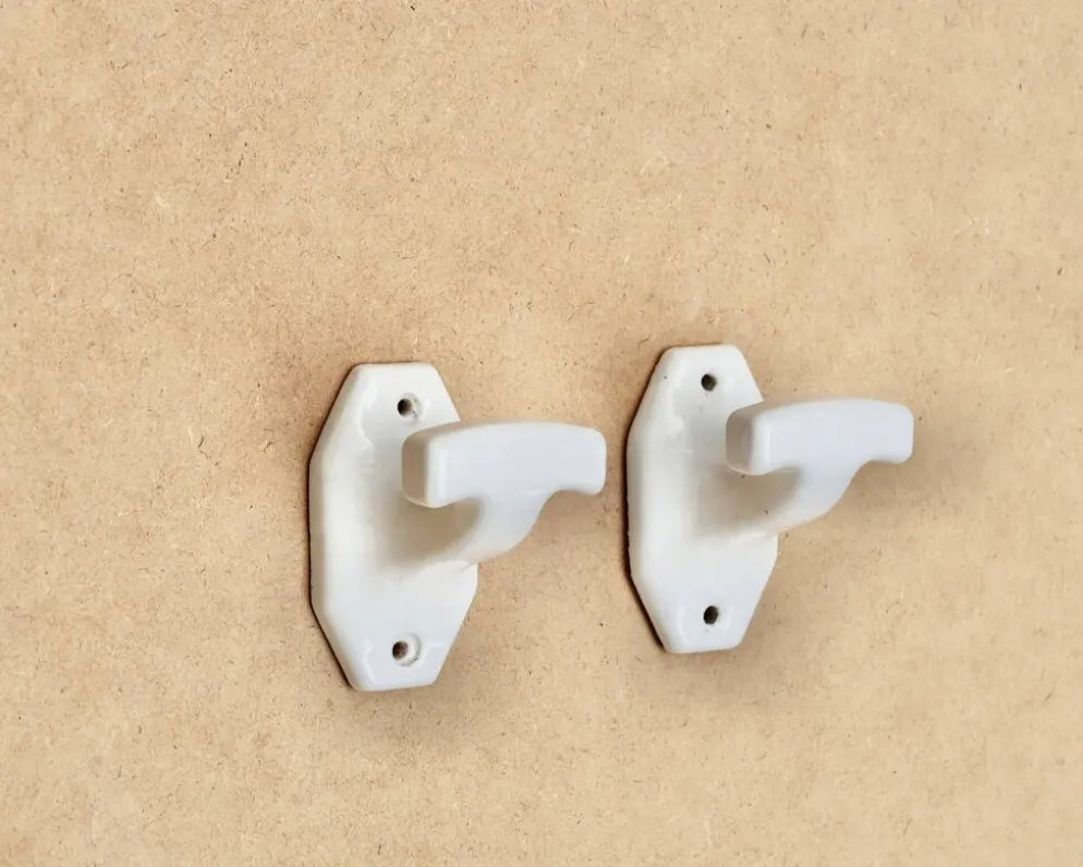 Patères en porcelaine blanche, années 50