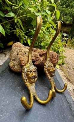 2 patères lion en laiton massif Art Nouveau