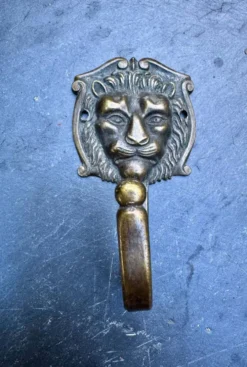 3 patères lion en laiton massif baroque