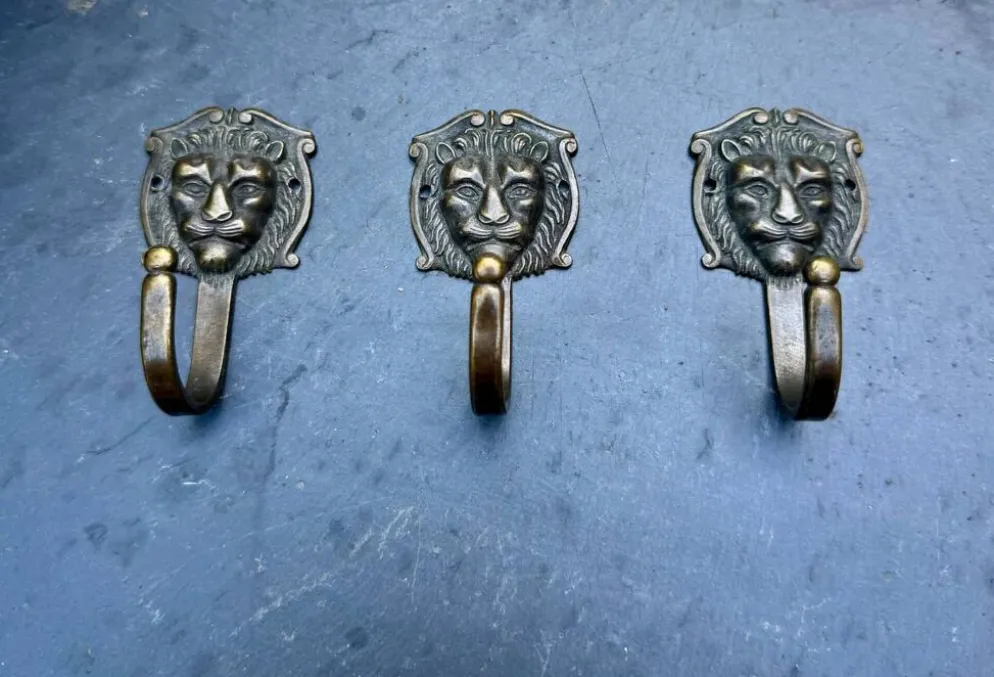 3 patères lion en laiton massif baroque