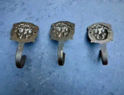 3 patères lion en laiton massif baroque
