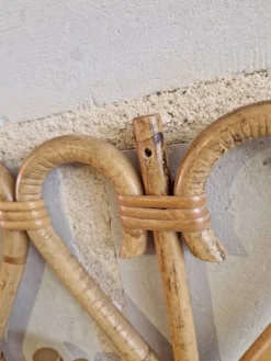 Patères porte manteau en rotin