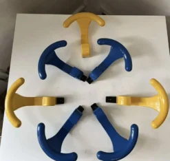 Patères porte-manteau mural vintage plastique jaune bleue memphis 1980