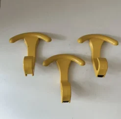 Patères porte-manteau mural vintage plastique jaune bleue memphis 1980