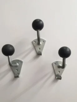 Patères vintage boule, métal et Bakélite